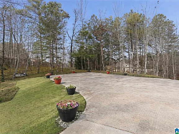 4th image of 301 Greystone Glen Cir