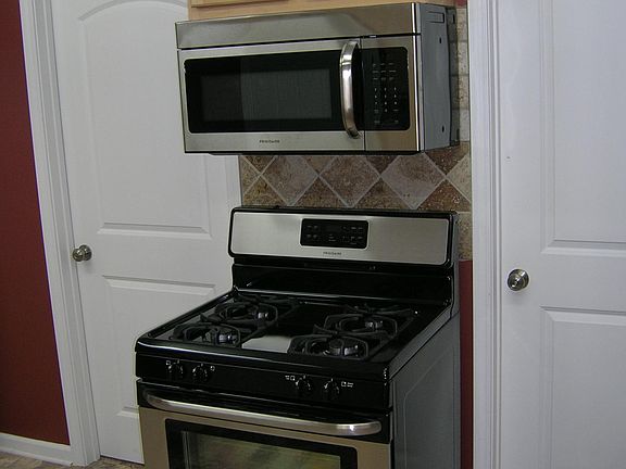 3rd image of 1556 Broadway Ave NW #1