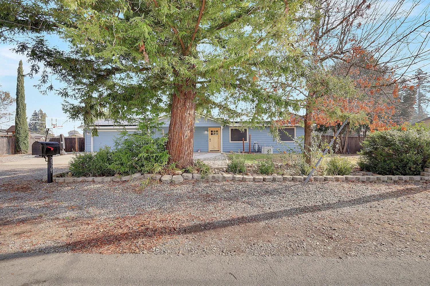 2371 Elm St photo 1
