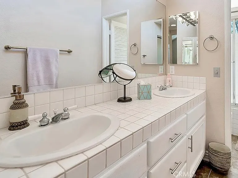 34 Santa Monica St — Photo 16