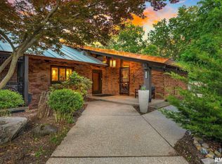 6900 N Upper Skyline Dr, Peoria, IL 61614