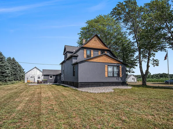 8666 S Warner Ave, Fremont, MI 49412