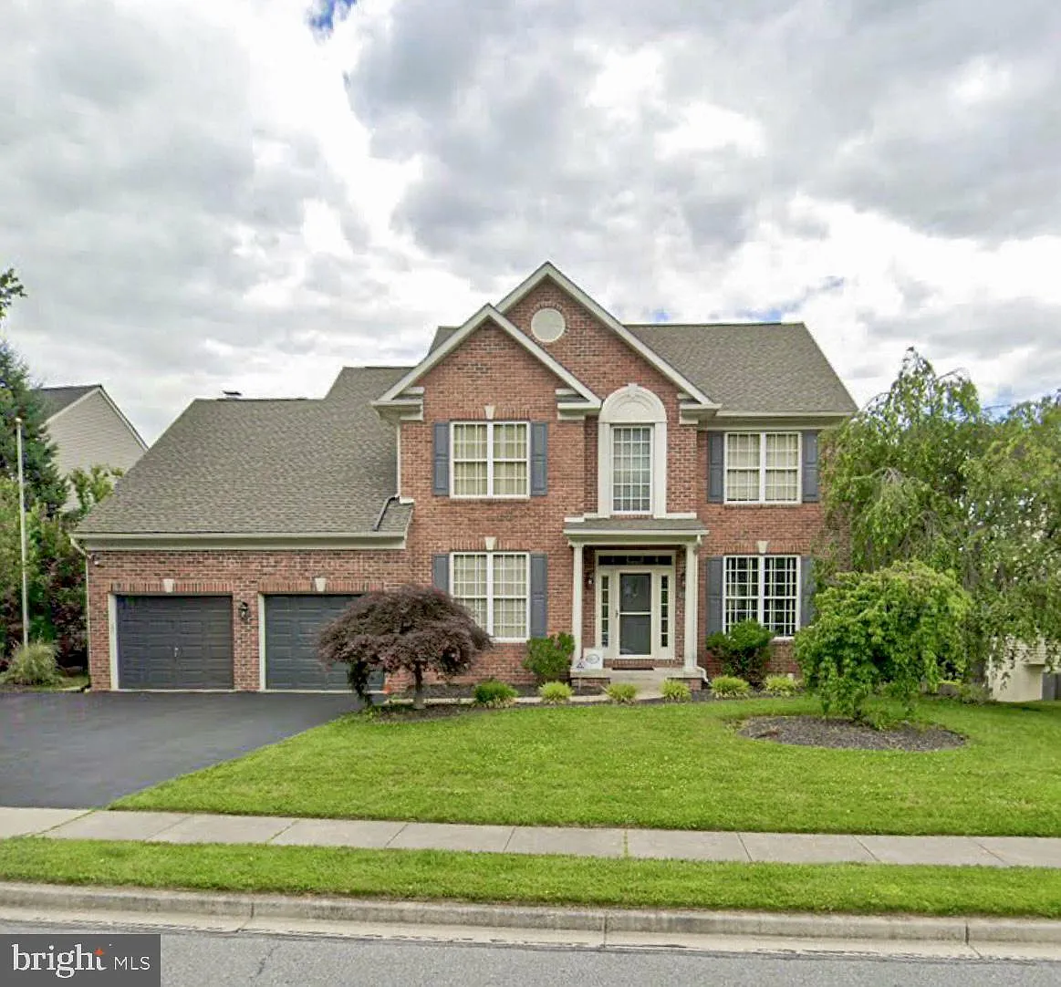 5 bed, 3.5 bath, 3552 sqft, $4,000 — Photo 1