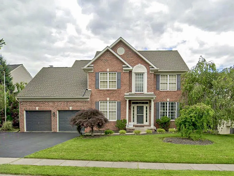 2242 W Greenleaf Dr