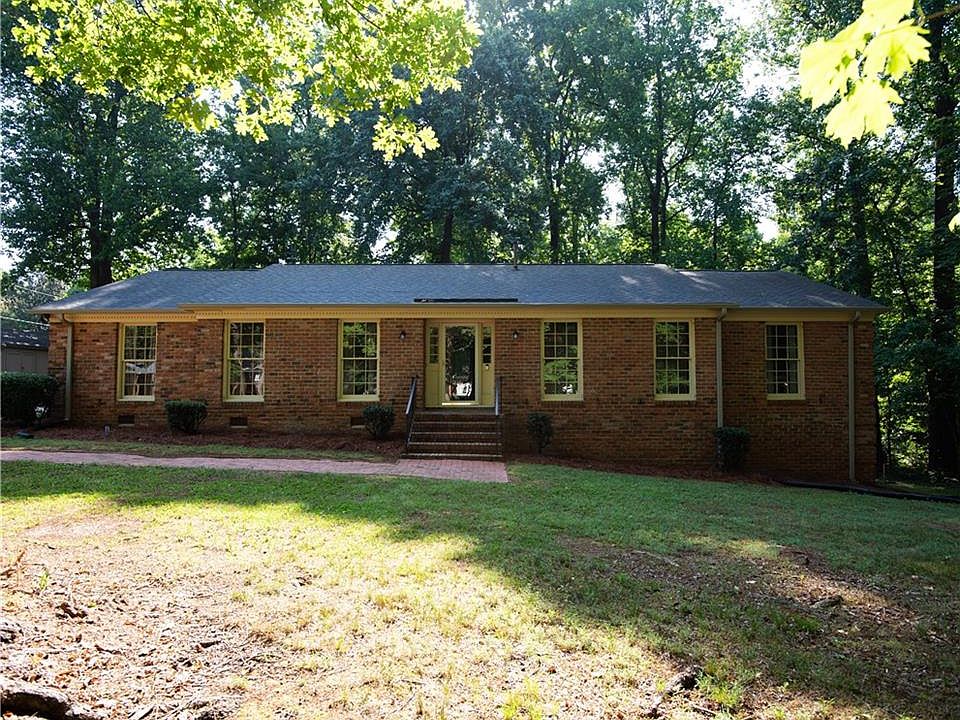 1st image of 1218 Foxfire Dr