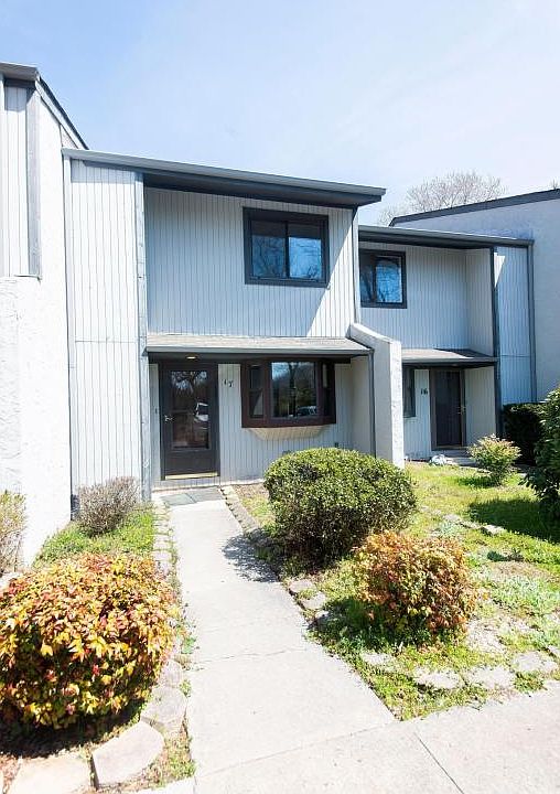 1st image of 2420 Volunteer Pkwy APT 17