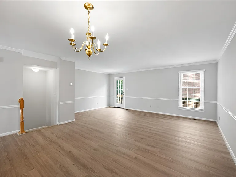 299 S Pickett St — Photo 2