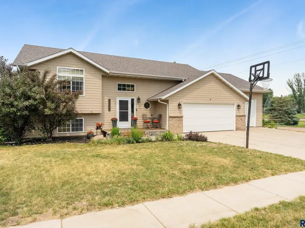 100 W Conifer St, Brandon, SD 57005