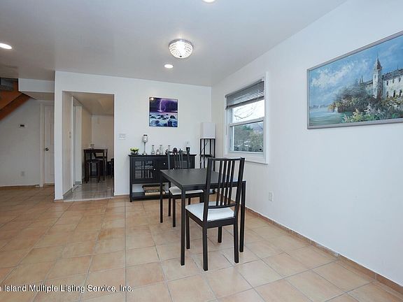 4th image of 15 Anita St #A