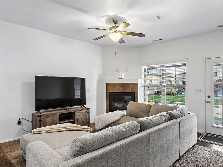 463 Cambria Dr — Photo 7