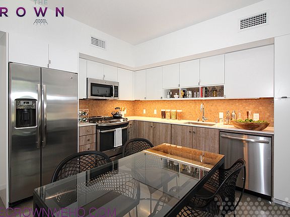 3rd image of 8350 Santa Monica Blvd APT 401