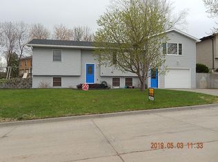 102 N Club St, Chamberlain, SD 57325