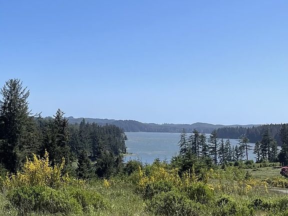 2nd image of 83615 Clear Lake Rd #1