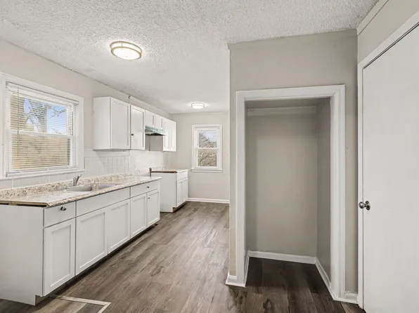 6230 Agnes Ave, Kansas City, MO 64130