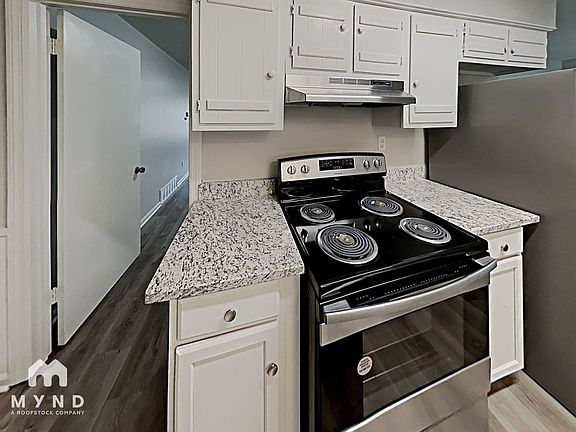 4th image of 5561 Elmhurst Ave