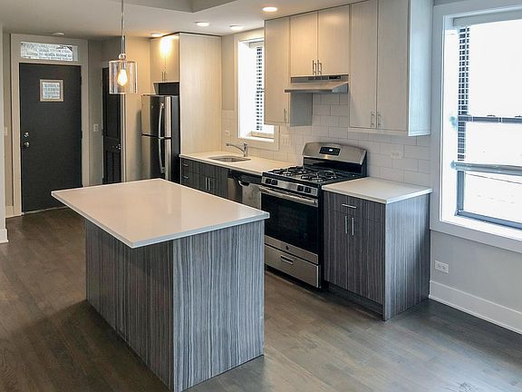2nd image of 2616 N Rockwell St #2R