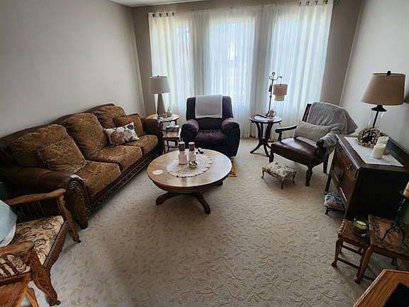 4th image of 607 Orlowski Ave