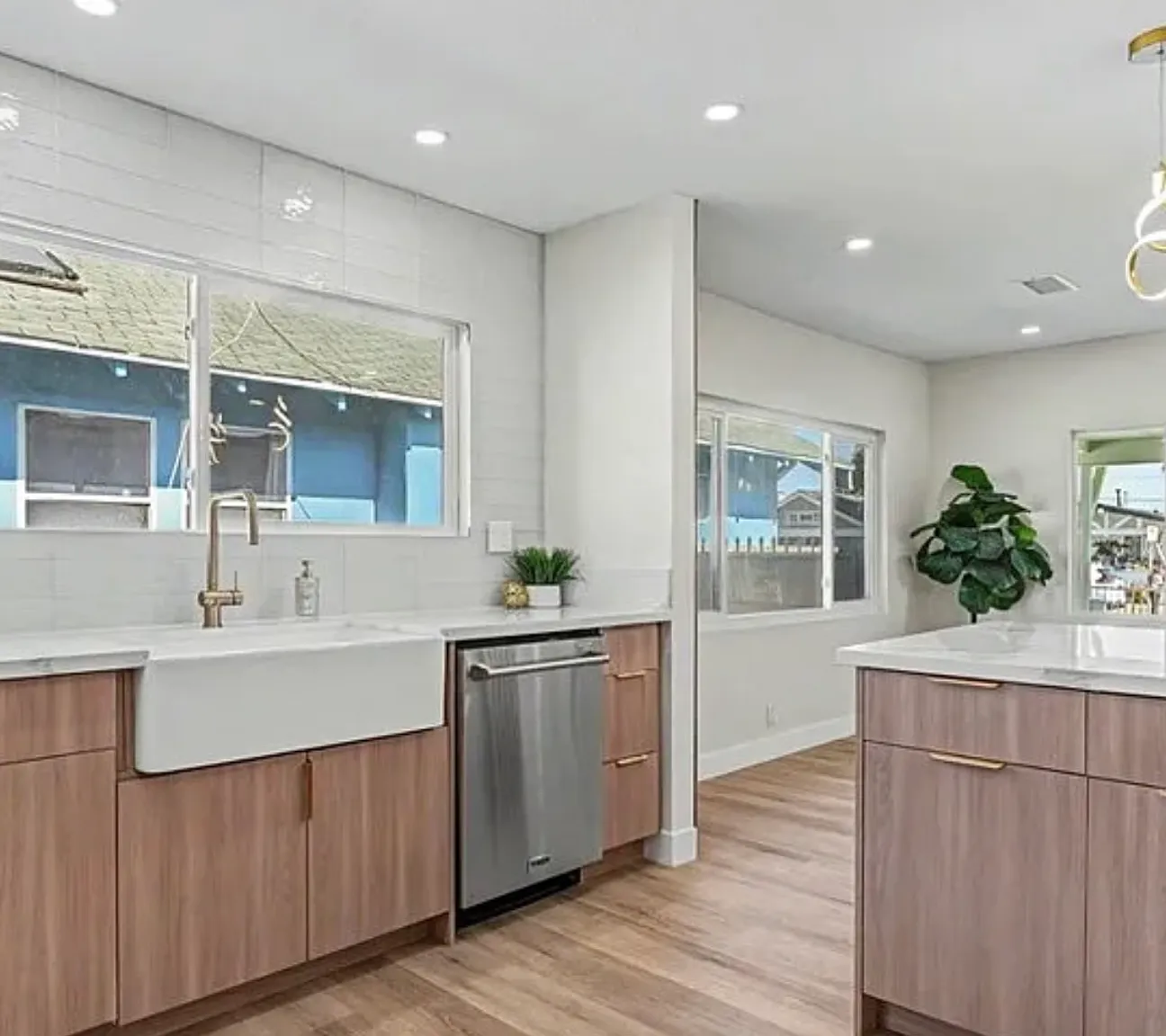 4 bed, 2298 sqft, $5,999 — Photo 4