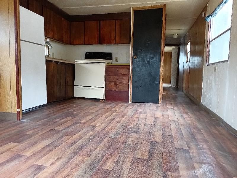 2nd image of 5453 Creel St