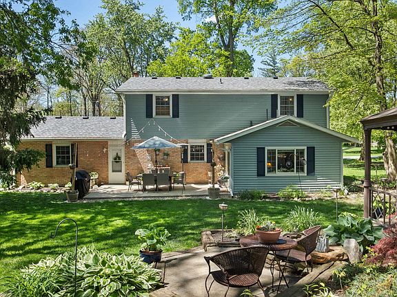 2nd image of 404 N Aspen Ln