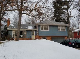 4810 Royal Oaks Dr, Minnetonka, MN 55343