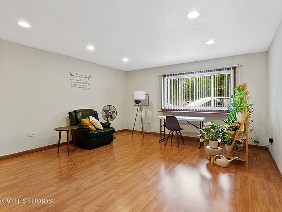 2nd image of 1285 E Washington St APT 2