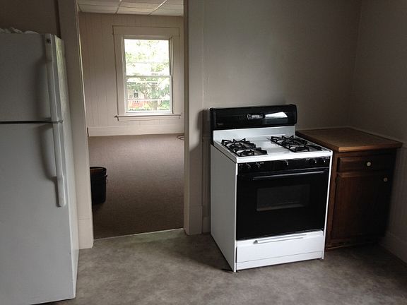 3rd image of 459 Emerald Ave NE
