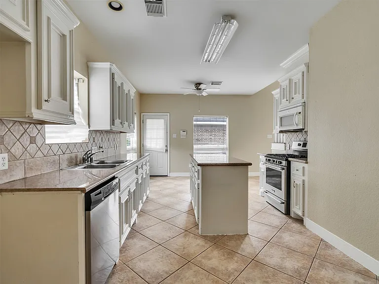 1803 Ripple Creek Dr — Photo 17
