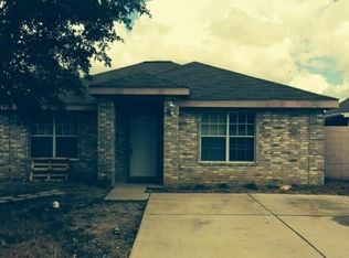 1822 Denmark Ln, Laredo, TX 78045