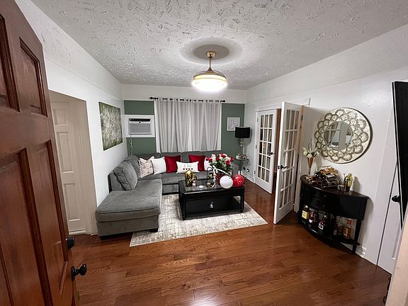 4th image of 291 Logan Ave