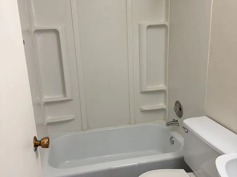 502 E Main St — Photo 7