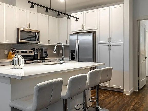 5th image of 1002 Fort Worth Ave #2515