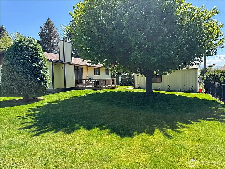 908 S 6th St — Photo 19