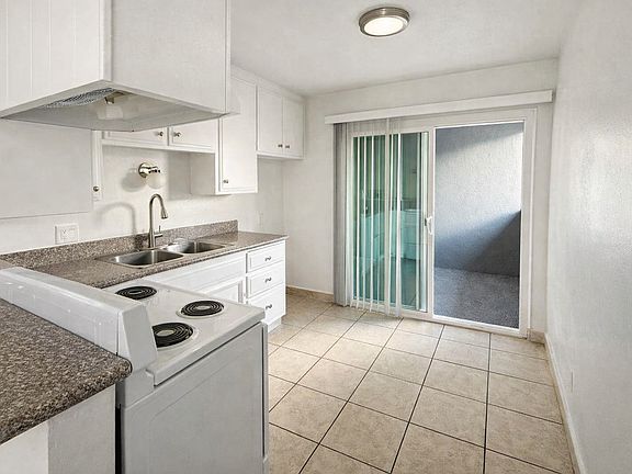 3rd image of 358 Leslie Way #1B