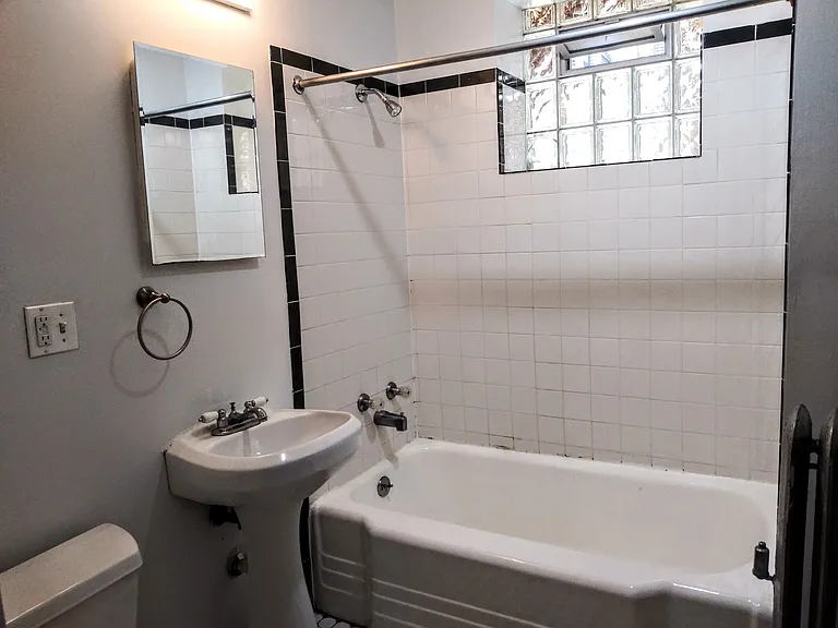 709 W Cornelia Ave #2 — Photo 4