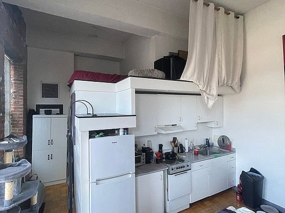 5th image of 61 Brookline Ave #301G