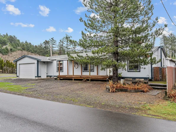 605 S Dolphin St, Rockaway Beach, OR 97136
