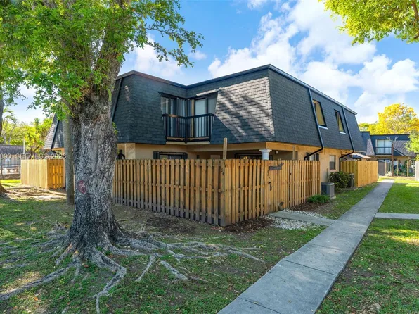 14210 SW 94th Circle Ln APT 104-35, Miami, FL 33186