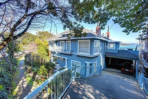 34-36 Bulkley Ave Photo 1
