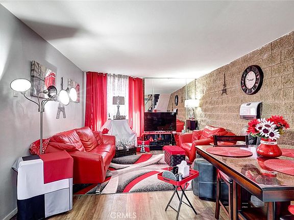 4th image of 240 W Queen St APT 9