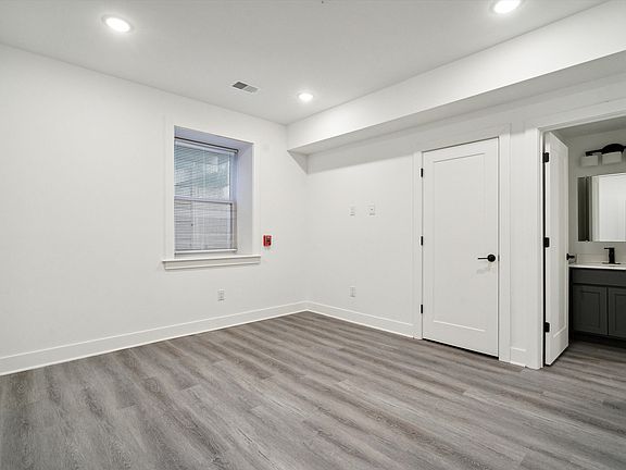 3rd image of 2248 E Somerset St #3-19