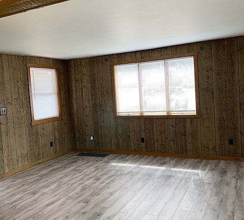 4th image of 211 Linduff Ave