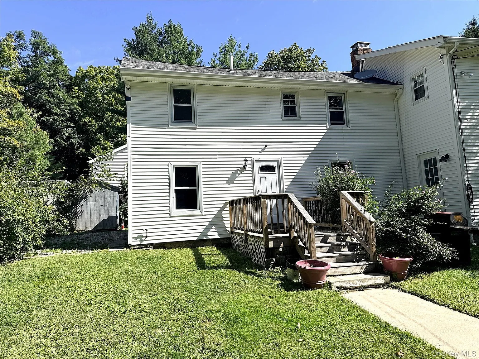 3 bed, 1.0 bath, 2200 sqft, $3,100 — Photo 1