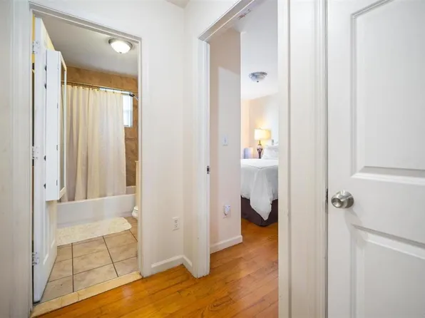 852 Home Street image 14 of 22