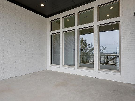 5th image of 313 Fandango