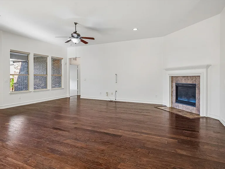 1037 Everglades Dr — Photo 5