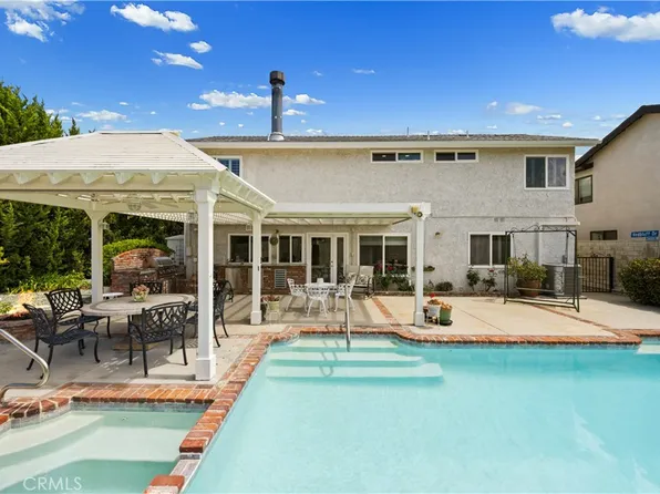 26009 Redbluff Dr, Calabasas, CA 91302