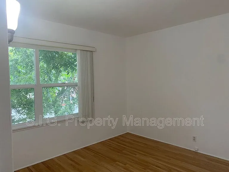 228 E Maple St #D — Photo 8