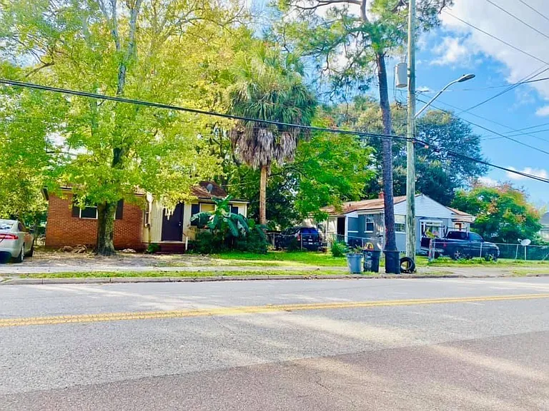 2114 Spring Park Rd — Photo 24