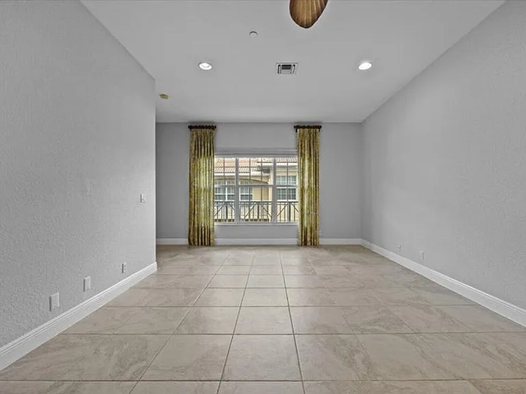 4902 Vine Cliff Way E — Photo 13